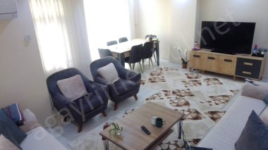 Mezitlide Ana Yola ve Sahile Yakın Bakımlı Geniş 2+1 Satılık Daire