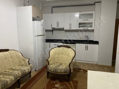 Çiftlikköyde Caddeye Yürüme Mesafesinde 1+1 Eşyalı Kiracılı Satılık Daire