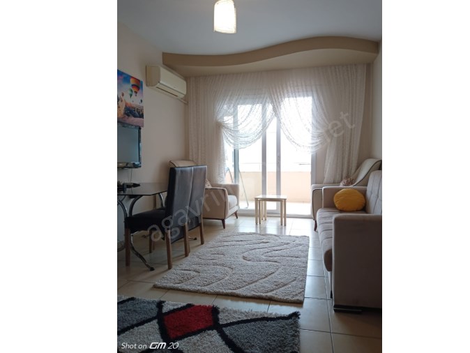 Üniversite Caddesinde Site İçi 1+1 Eşyalı Satılık Daire