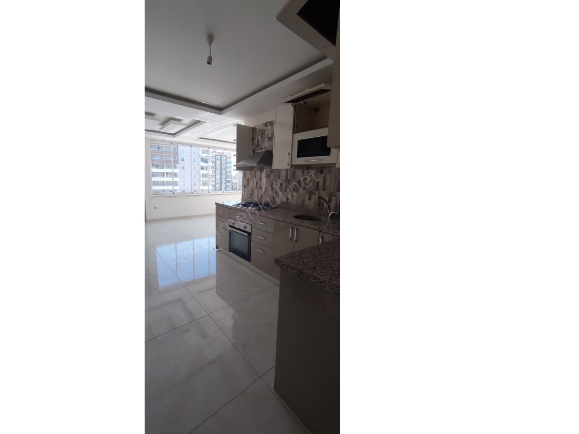 Üniversite Caddesi Civarı 4+1 Bağımsız Mutfak Geniş Daire
