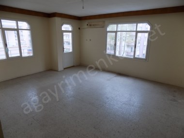 Bahçelievlerde Merkezi Konumlu Asansörlü 3+1 Satılık Daire