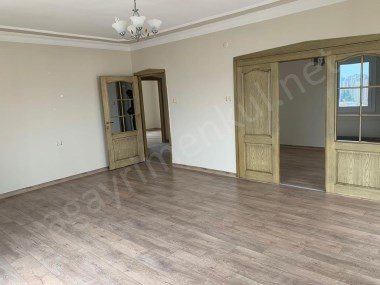 Menteşte İyi Konumlu Tüm Cepheleri Açık Site İçi 3+1 Satılık Daire