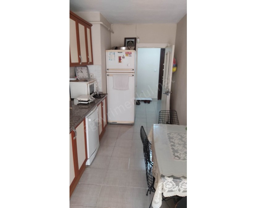 Pirireis Mahallesinde İyi Konumlu Doğalgazlı Satılık 3+1 Ara Kat Daire