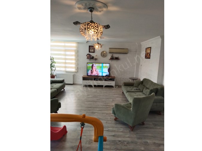 Menderes Mahallesinde Havuzlu Geniş Site İçerisinde Çok İyi Konumlu 3+1 Satılık Daire