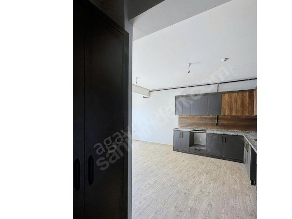 MEZİTLİDE SİTE İÇERİSİNDE HAVUZLU GENİŞ FIRSAT DAİRESİ