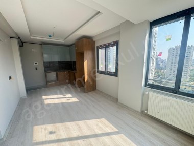 ÇİFTLİKKÖYDE,0 YAŞINDA,YAPILI,ARA KATLI DOĞALGAZ KAPIDA DAİRE.