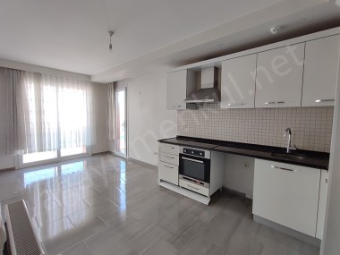 34. Cadde Üzerinde Sayaparka Yakın İyi Konumlu 1+1 Kiralık Daire