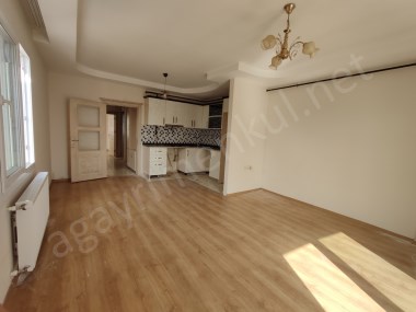 SAYAPARKA YÜRÜME MESAFESİNDE TÜM CEPHELERİ AÇIK KİRALIK DAİRE