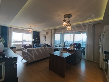 A dan CADDENİN En Prestijli ve Lüks Sitesinde GENİŞ 2+1 Satılık