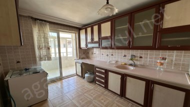 MERKEZİ KONUMLU BAĞIMSIZ MUTFAKLI GENİŞ FERAH 3+1 SATILIK DAİRE