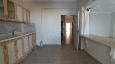 ERDEMLİ  TÖMÜK MH. HAVUZLU SİTE İÇİ GENİŞ KULLANIM 2+1 YAZLIK