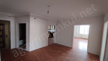 Cadde Üzeri Merkezi Konuma Sahip Geniş 3+1 Site İçi Daire