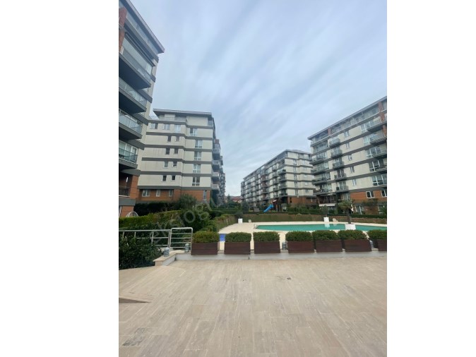  ÇEKMEKÖY ALEMDAĞ DEKON SİLVA DA 2+1 YÜKSEK GİRİŞ KAT SATILIK DAİRE