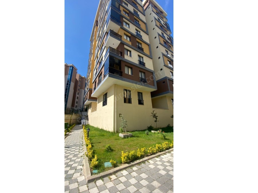 ÇEKMEKÖY TAŞDELEN DE 1+1 75 M2 SİTE İÇERİSİNDE SATILIK DAİRE