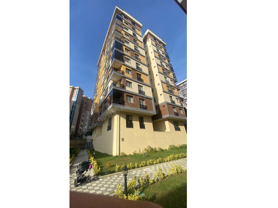 ÇEKMEKÖY TAŞDELEN DE 1+1 75 M2 SİTE İÇERİSİNDE KİRALIK DAİRE