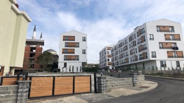 ÇEKMEKÖY ALEMDAĞ CADDE 53 EVLERİNDE 2+1 SATILIK DAİRE 95M2