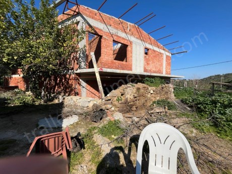 TRALLES GAYRİMENKULDEN ARMUTLUDA SATILIK ARSA: