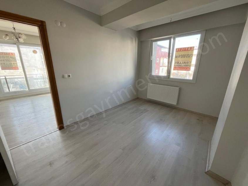 TRALLES GAYRİMENKULDEN ATA MAHALLESİNDE SATILIK 1+1 DAİRE: