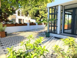 Bodrum Eskiçeşmede Sıfır, Köşe Dükkan