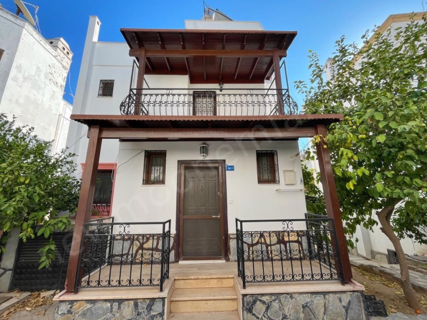 Bodrum Eskiçeşme Denize 200mt Mesafede 4+1 Tripleks Villa