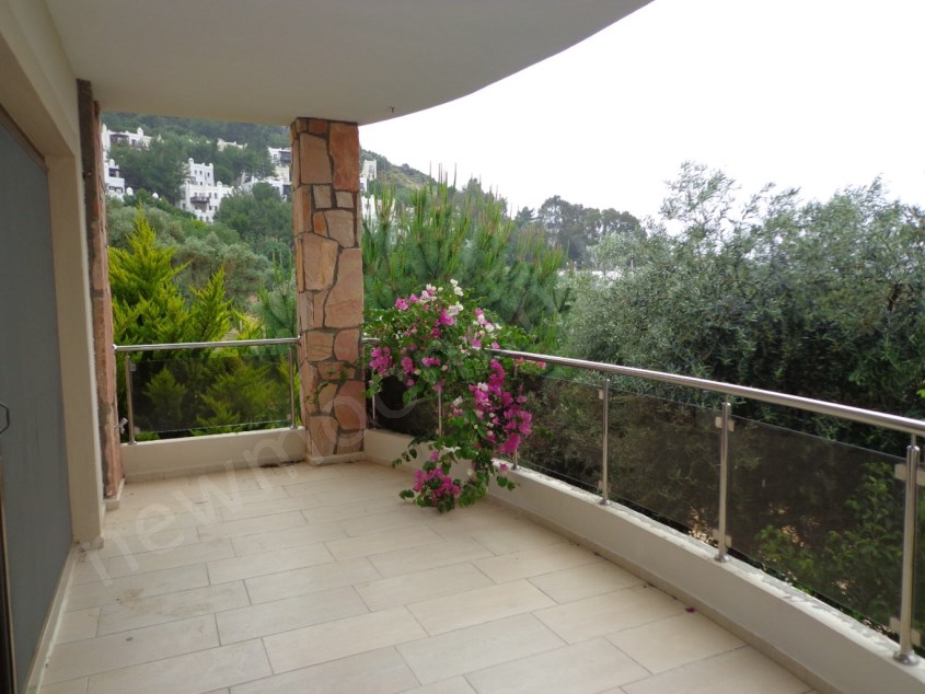 Bodrum Kumbahçede Kısmi Deniz Manzaralı Dubleks Daire