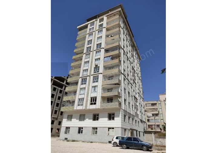 ŞANLIURFA KARAKÖPRÜ MERKEZİ YERDE ARA KAT 3+1 ODALI BAKIML DAİRE