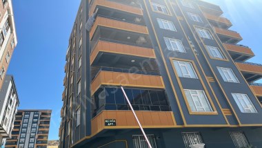 KAKÖPRÜ NARLIKUYU MAHALLESİNDE BAKIMLI GİRİŞ KAT SATILIK 1+1 DAİRE