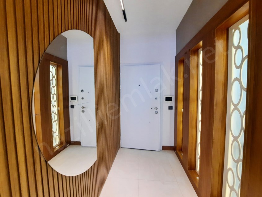 Şehir merkezinde lüks işçilikli 2.kat..