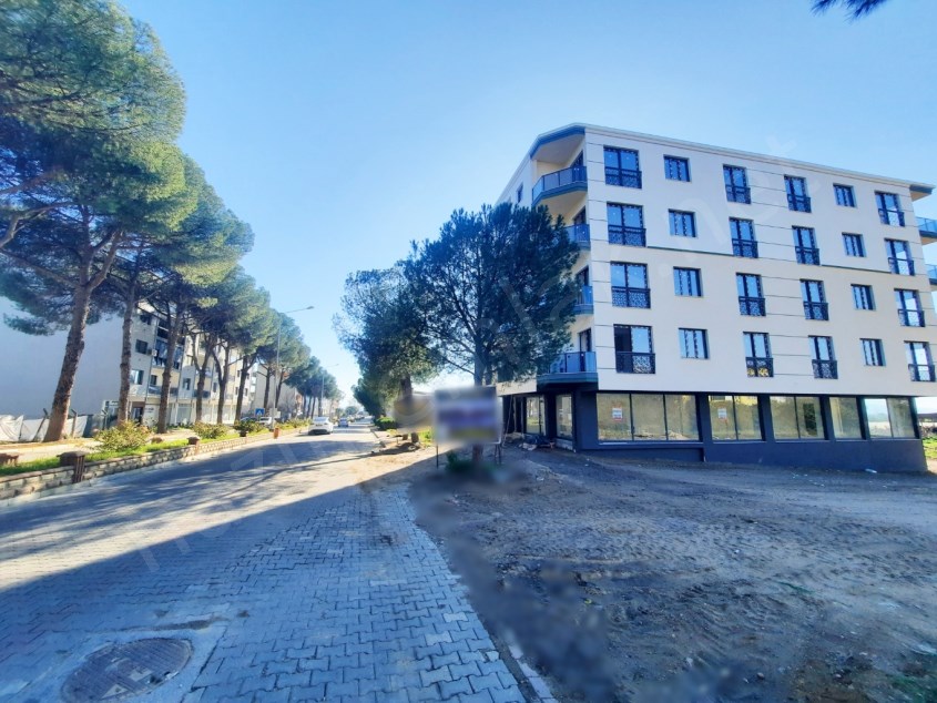 İsabeylide bulvar üzerinde köşebaşı sıfır dükkan..