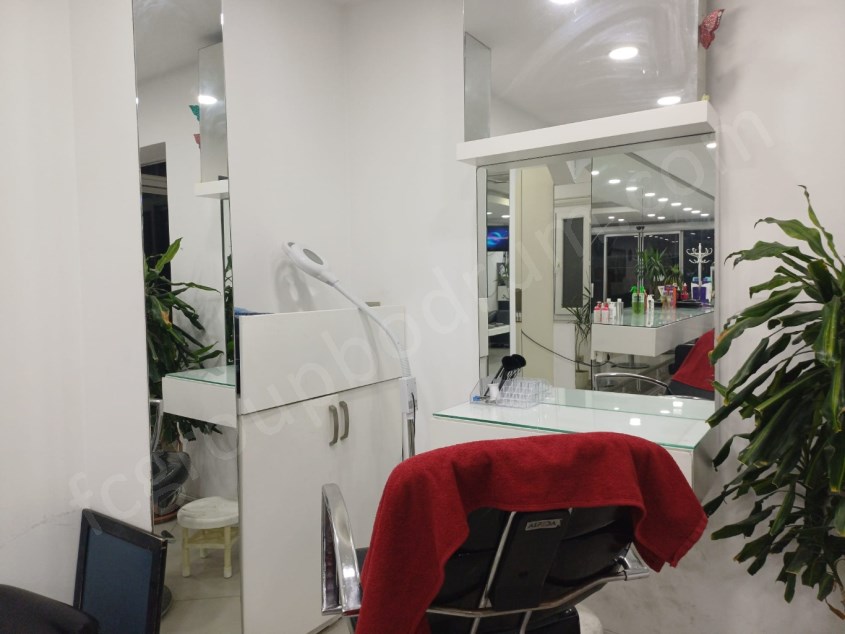 FC Grouptan, Bodrumda, İşlek Ana Caddede Geniş ve Büyük Kuaför Salonu