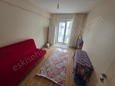 ESKİŞEHİR BÜYÜKDERE MAHALLESİNDE KİRALIK 1+1 EŞYALI DAİRE