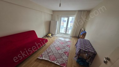 ESKİŞEHİR BÜYÜKDERE MAHALLESİNDE KİRALIK 1+1 EŞYALI DAİRE