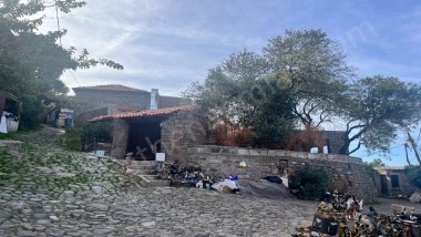 MİDİLLİ MANZARALI DEVREN KİRALIK 3 ODALI BUTİK OTEL & RESTAURANT