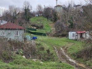 TEPEMANAYIR MERKEZİNDE 369 M2 TEK TAPU 2 KAT KONUT İMARLI ARSA YOLA CEPHE ELEKTRİK SU VAR