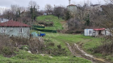 TEPEMANAYIR MERKEZİNDE 369 M2 TEK TAPU 2 KAT KONUT İMARLI ARSA YOLA CEPHE ELEKTRİK SU VAR