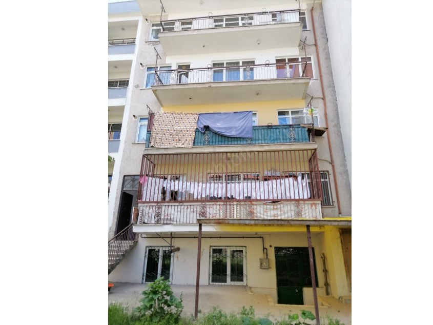 SATILIK BAŞHARIKTA 4 KATLI  KOPLE BİNA