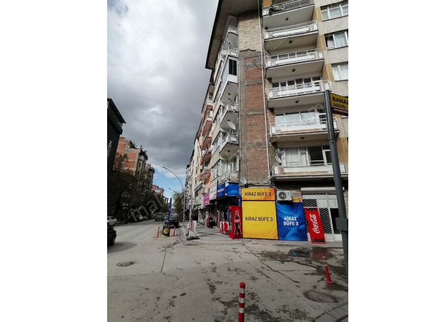 EMEKSİZ CADDESİNDE