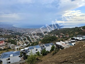 ALANYA SATILIK İMARLI ARSA TEPEDE KALE VE DENİZ MANZARALI
