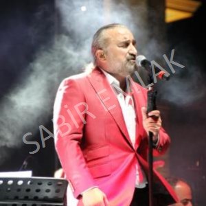 Volkan Konak’tan Örnek Davranış: Memleketindeki 50 Çocuğa Yıllarca Burs Verdi