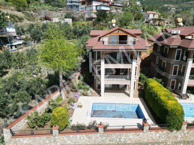 ALANYA KİRALIK MÜSTAKİL HAVUZLU VİLLA DENİZ VE KALE MANZARALI
