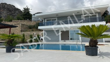 ALANYA SATILIK MÜSTAKİL EV 4+1 HAVUZLU BAHÇELİ 