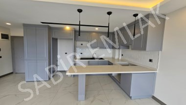 ALANYA OBA’DA DENİZ, DOĞA VE KALE MANZARALI KİRALIK 1+1 DAİRE