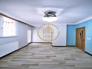 ACİL.! CUMHURİYET METROBÜSÜNE  YÜRÜME MESAFESİNDE, KIRAÇ MEYDANDA KELEPİR 1+1 GİRİŞKAT DAİRE.!