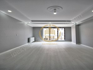 AVCILAR METROBÜSÜNE YAKIN MEYDAN VE METRONUN YANI BAŞINDA SIFIR 2+1 ARAKAT DAİRE...!