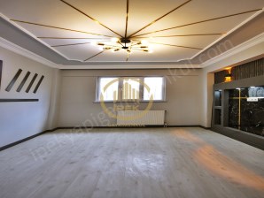 İPEK İNŞAATTAN BAHÇEŞEHİRE KOMŞU AKBATI AVMYE YAKIN ANACADDE ÜZERİNDE YATIRIMA   OTURUMA UYGUN EV