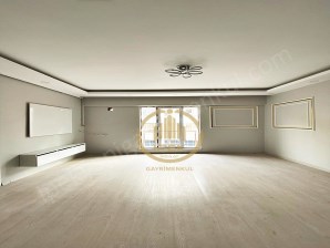 BEYLİKDÜZÜ MEYDANA   E 5 VE METROBÜSE YÜRÜME MESFESİNDE 2+1 ARAKAT DAİRE..!