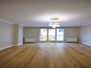 PEK İNŞAATTAN METROBÜSE 5 DK YÜRÜME MESAFESİNDE 115 M2 ANA CADDE ÜZERİNDE ARAKAT DAİRE...!