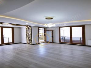 GÜZELYURT METROBÜS YÜRÜME MESAFESİNDE DEKORLU   ŞIK BALKONLU 2+1 ARAKAT DAİRE...!