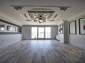 BEYLİKDÜZÜ İPEKTEN YATIRIMIN GÖBEĞİNDE LÜKS DEKORLU 2+1 ARAKAT