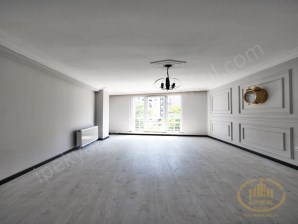 Beylikdüzü İPEKten ANA CADDE üzeri, METROYA yakın Geniş 2+1 EV!